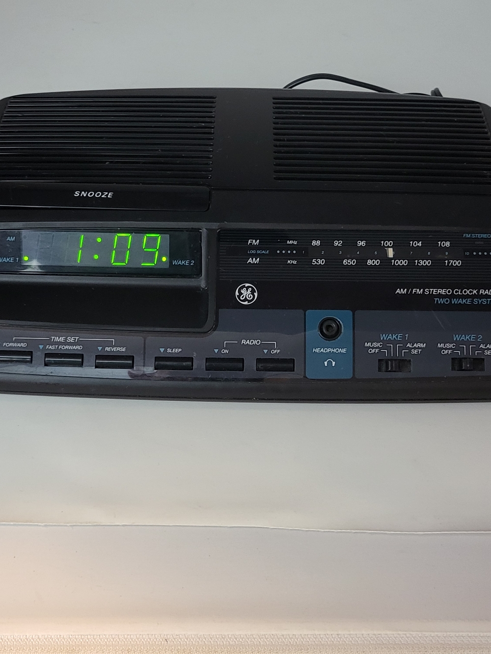 G.E. Digital AM/FM Clock Radio with Dual Alarm
